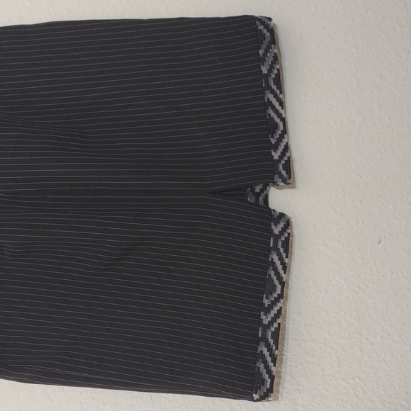 SLIGHTLY USED VICTORIA ASHLEY PIN STRIPE SKIRT WITH DESIGN ON HEM SIZE 5/6 - Picture 7 of 9